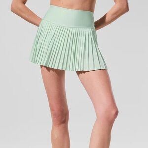 ALO Yoga Spearmint Grand Slam Pleated Mini Active Skort